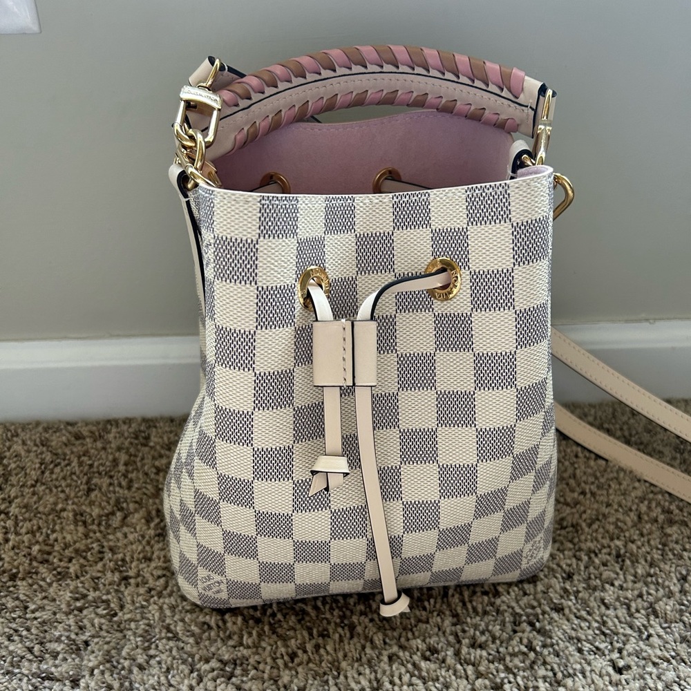 Louis Vuitton neonoe bb